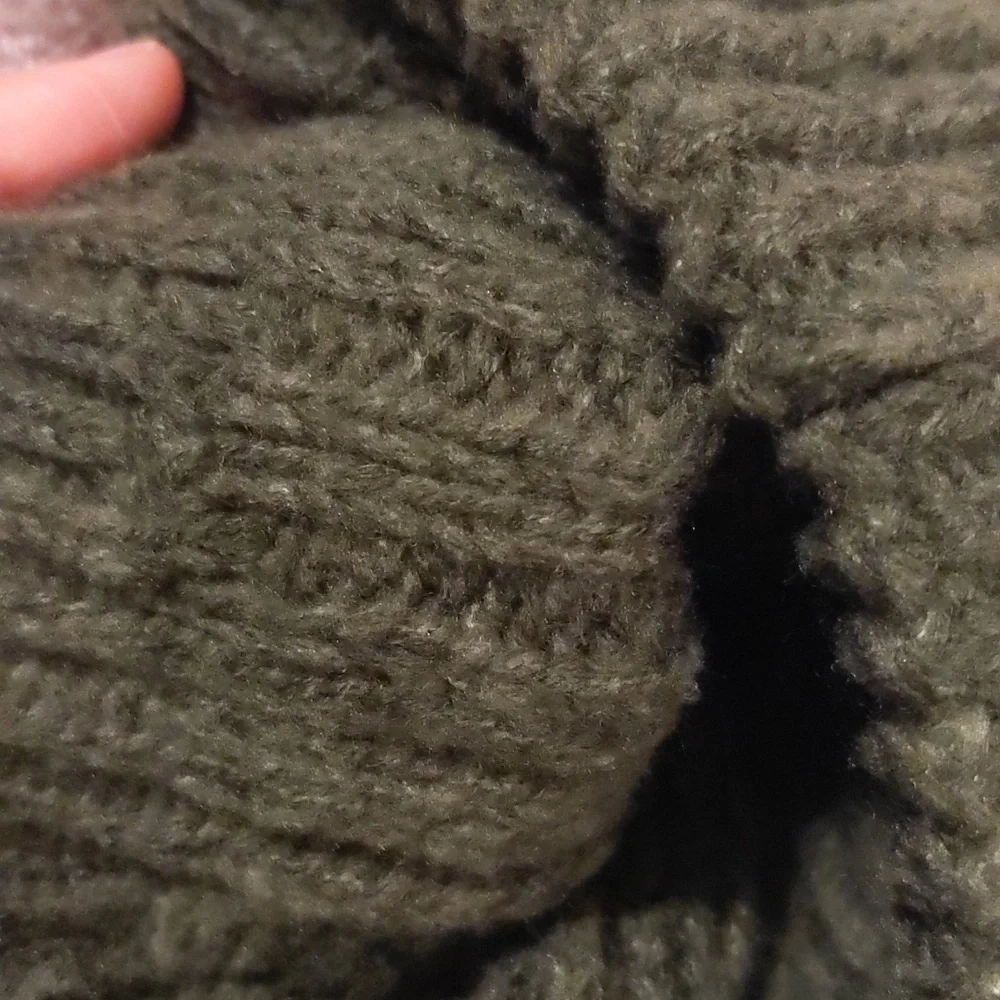 DSG Girls Cable Pom Beanie in Olive Green NWT